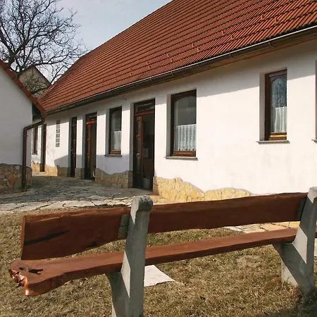 Feriehus Two-bedroom Holiday In Kisszékely